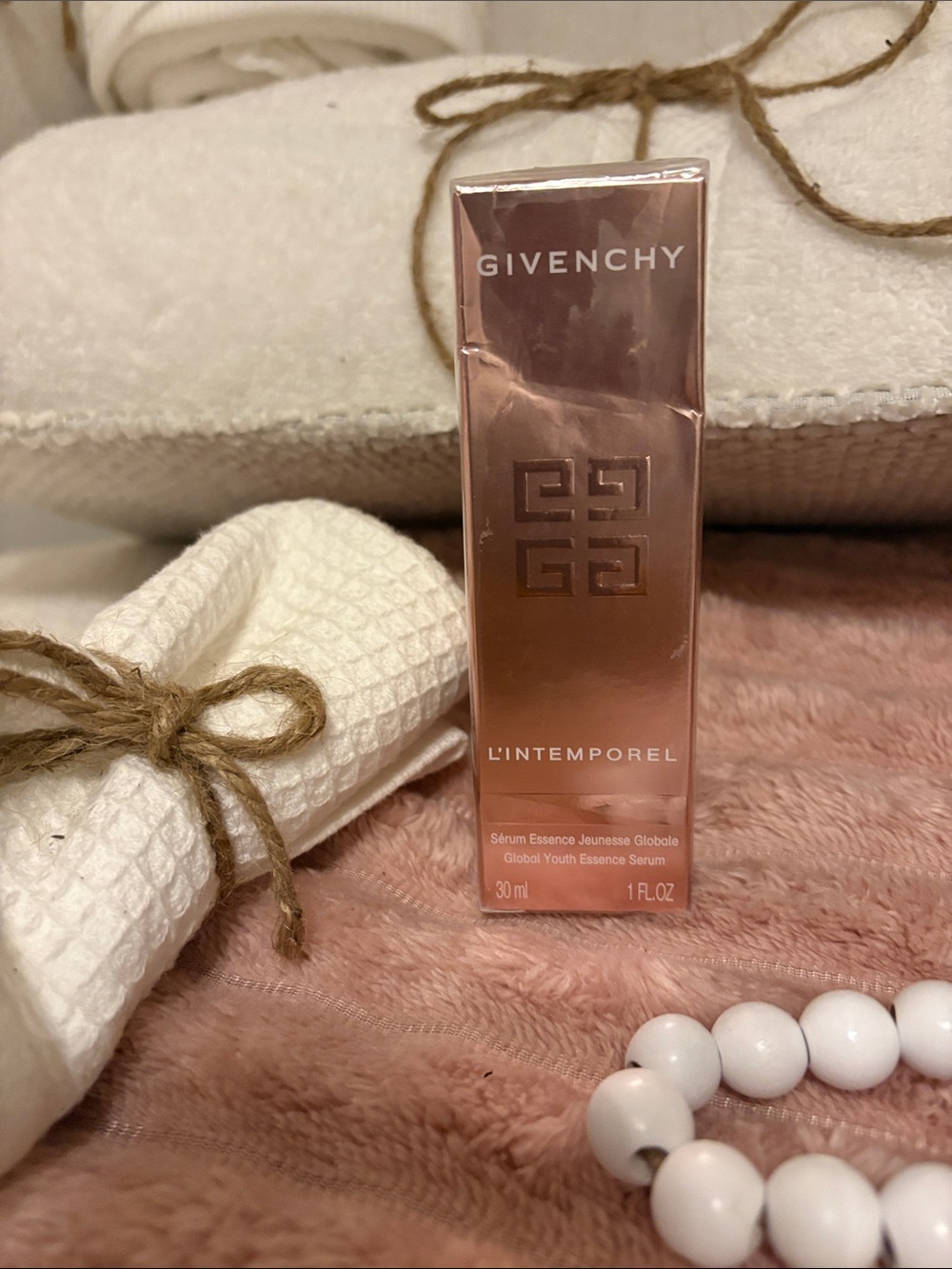 Givenchy L'Intemporel Global Youth Essence Serum